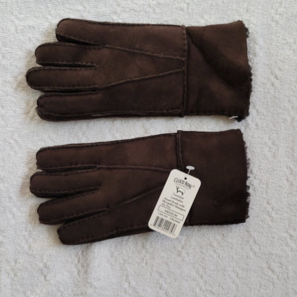NWT - Unisex - Lambskin Gloves